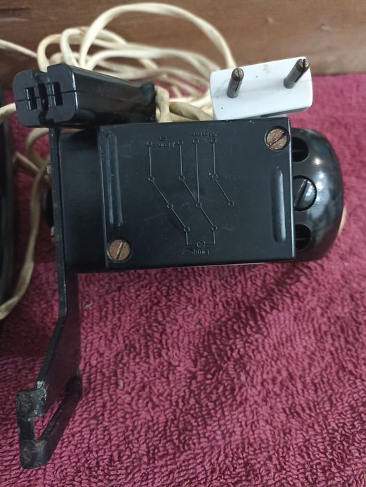 Silnik i pedał do maszyny