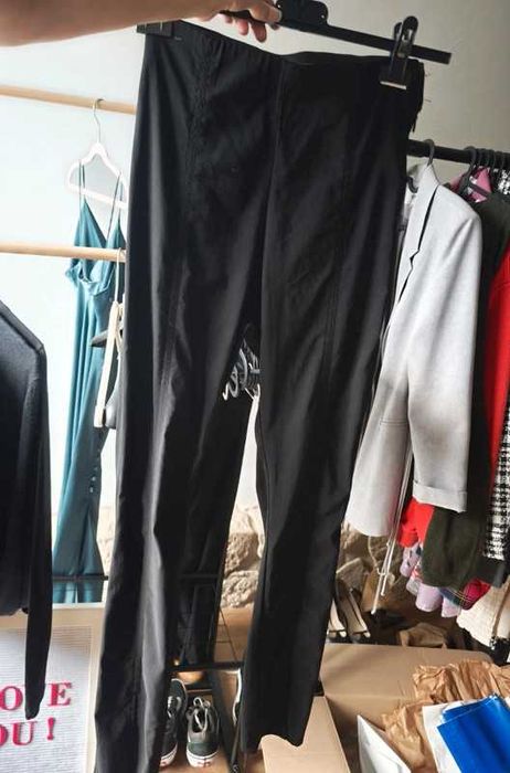 Czarne spodnie legginsy z rozporkami Basic H&M