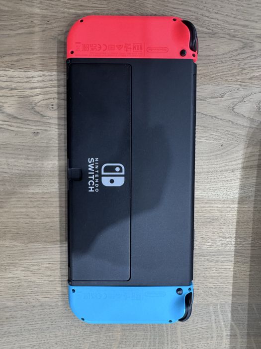 Konsola Nintendo Switch + Mario Kart 8 Deluxe