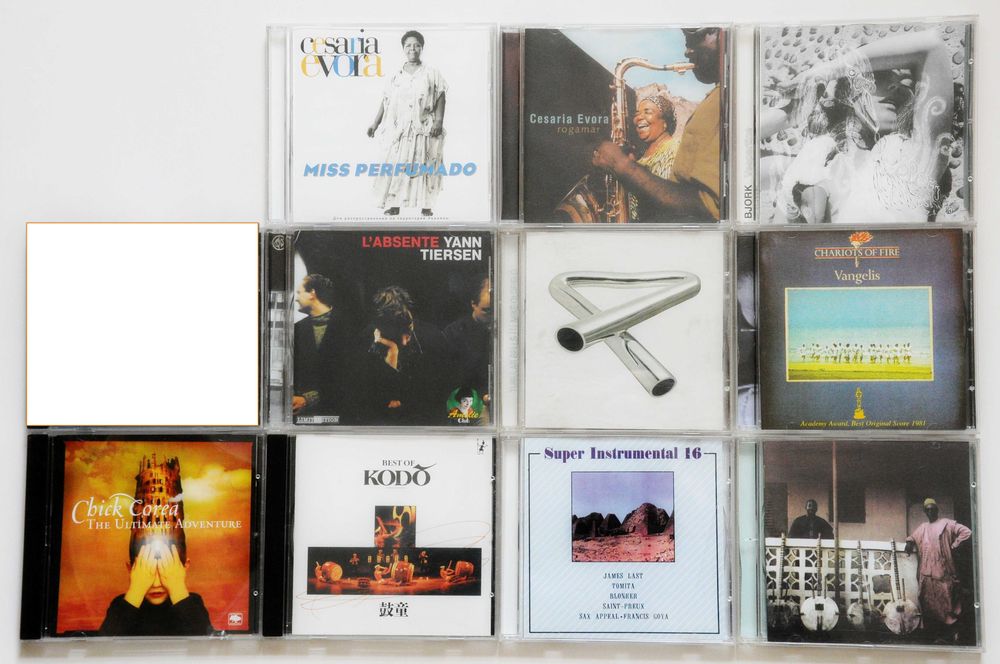 колекція різних CD компакт дисків