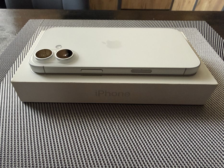 Продам IPhone 16 White 256 gb Neverlock Айфон