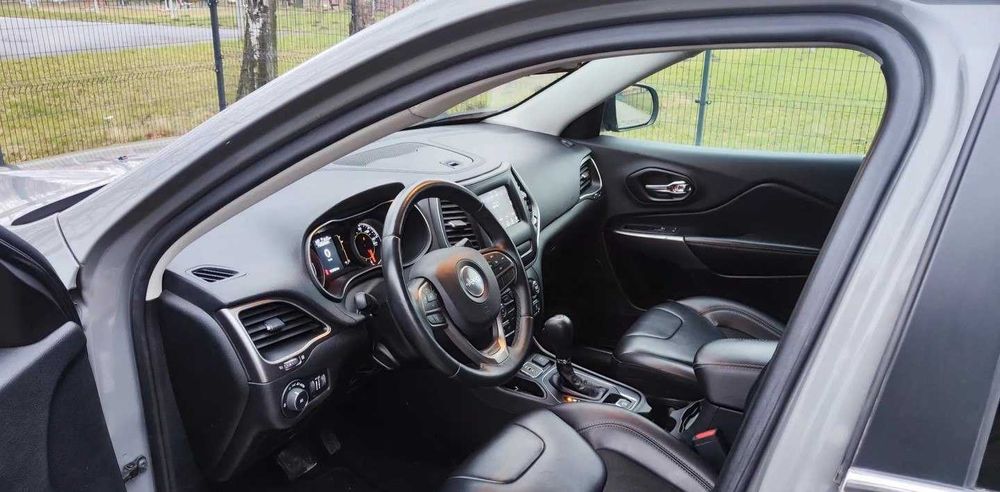 Jeep Cherokee 2019 року