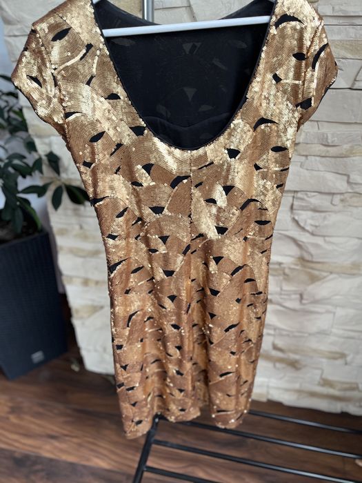 Sukienka celinowa Yas