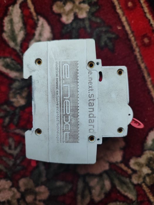 Автоматичний вимикач на 40А 3 фази