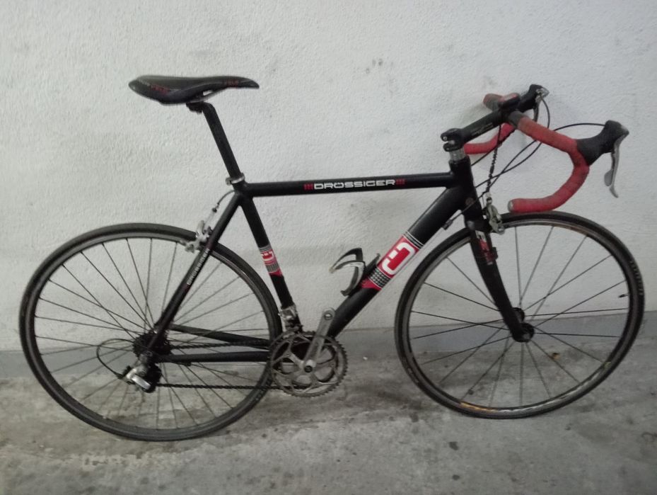 Bicicletas de estrada em bom estado