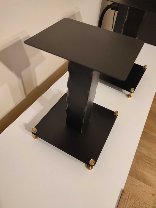 Stojaki głośnikowe, biurkowe.