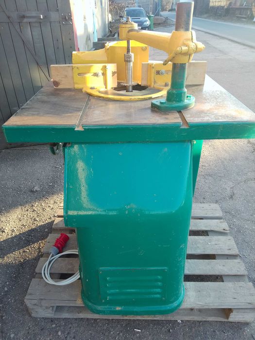 Frezarka dolnowrzecionowa do drewna