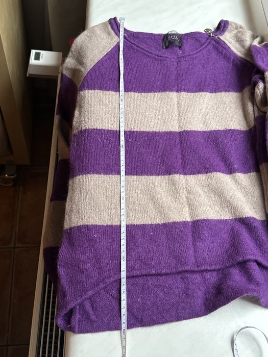 sweter z rękawami reglan marki GUESS