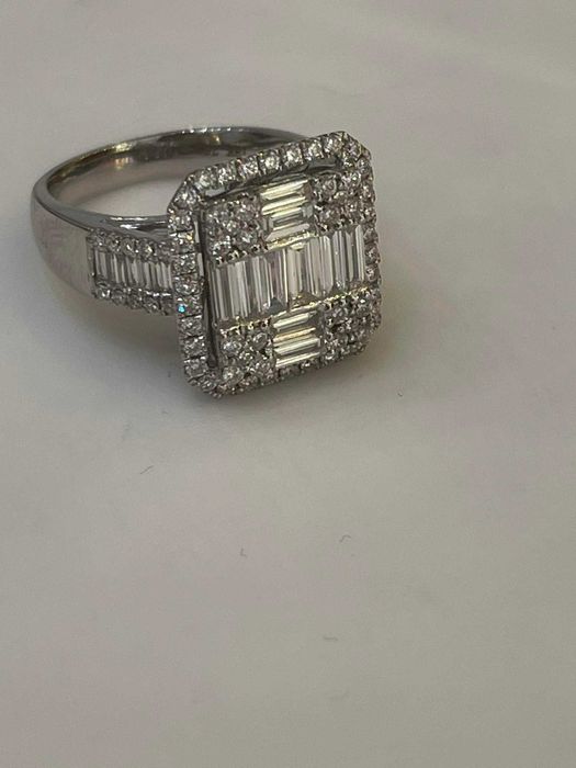 Pierścionek Gwiazd Infinity 2.01 CT bagiety 2.01 CT VVS/FG