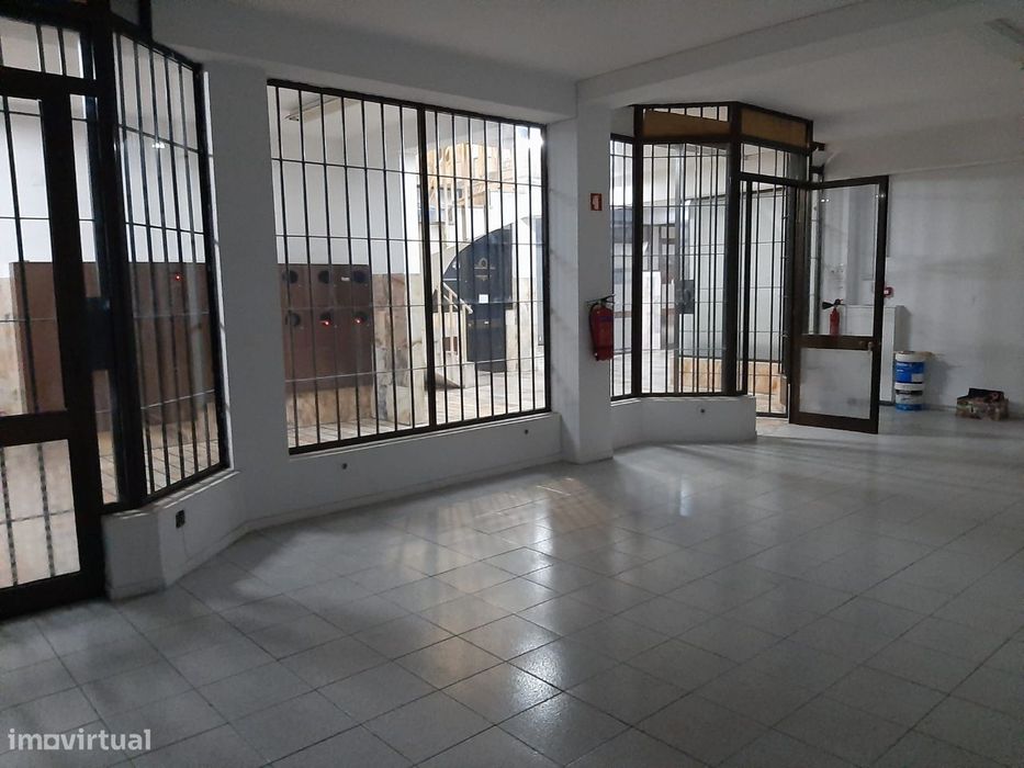 Vende ou arrenda espaço comercial centro de Penafiel