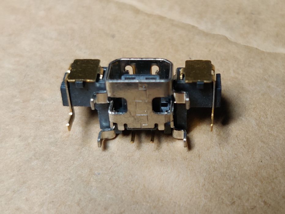 Nintendo 3DS Charging Port