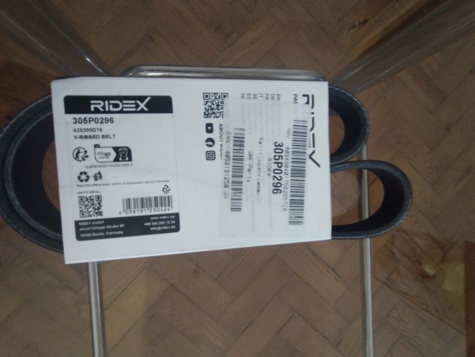 Correia trapezoidal estriada (V-ribbed belt) da marca Ridex.