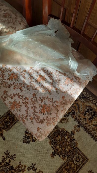 Деревянные стулья