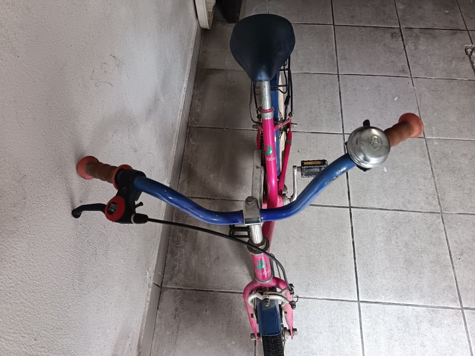 Bicicleta antiga de criança