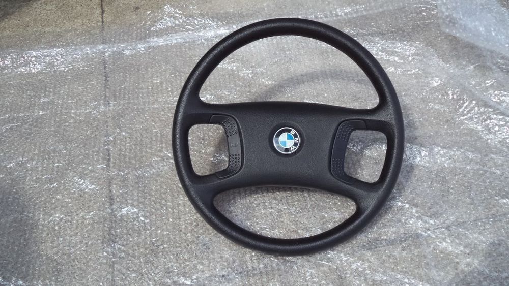 Volante BMW Serie 5 ano 1990 como novo