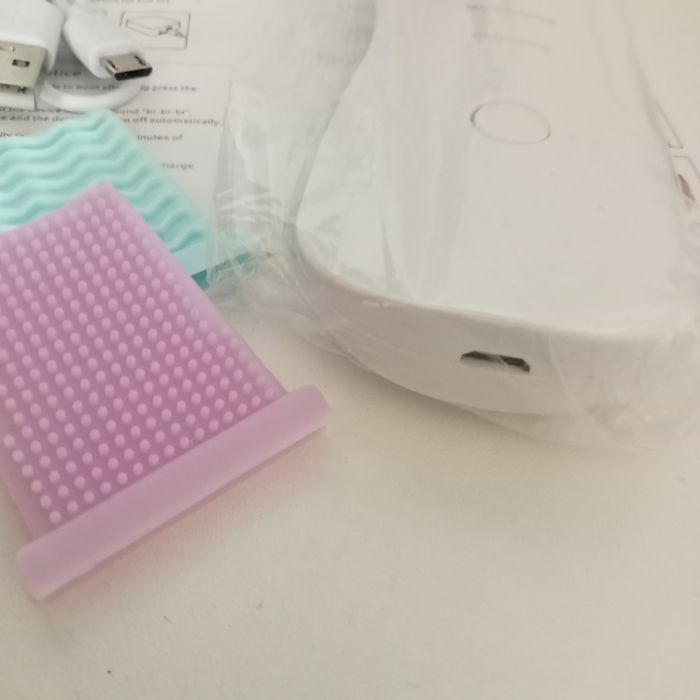 Liffting scrubbing twarzy USB z kabelkiem