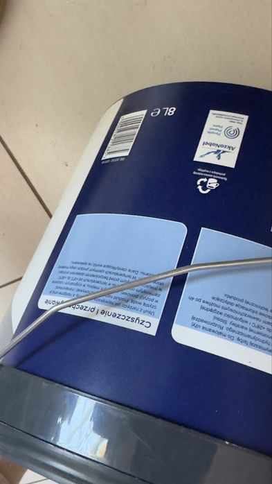 Grunt do sciany. 8 litrow dulux nowy