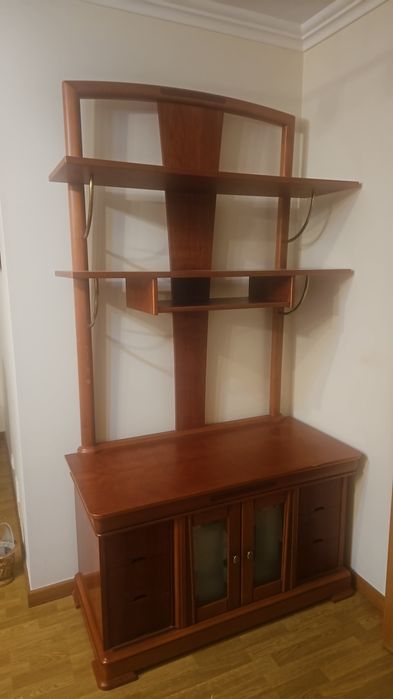 Móvel TV  em cerejeira com prateleiras e 6 gavetas e 2 portas  correr