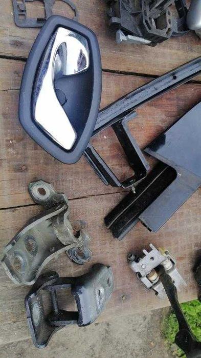Петлі дверей кришки багажника ,замки Renault Megane 3
