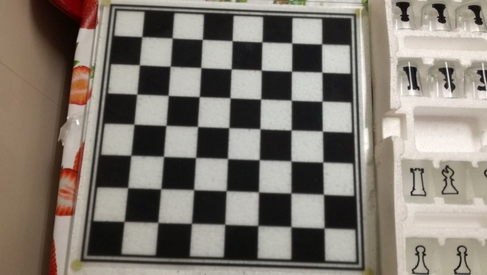 Jogo de Xadrez 35cm x 35cm Copos