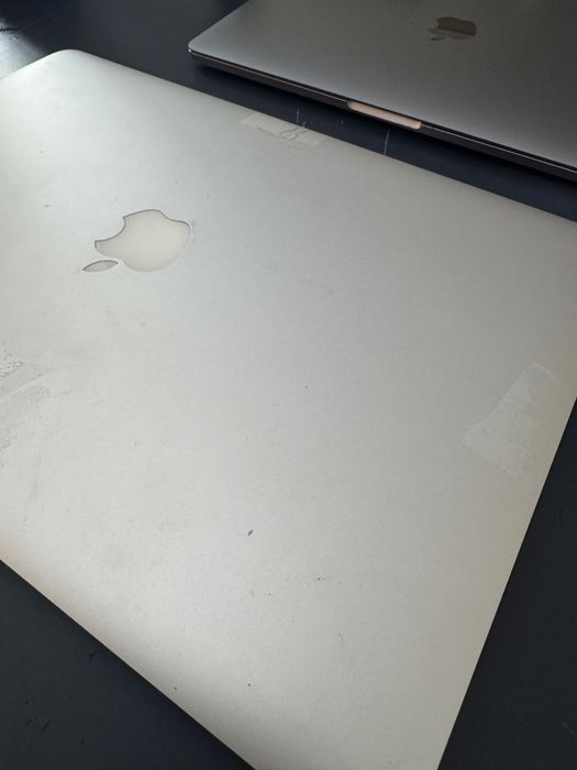 Macbook pro 15 16gb ram i7