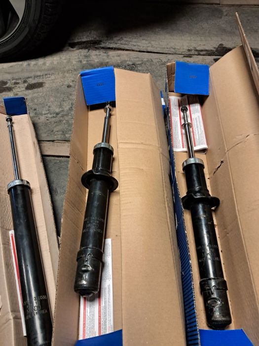 Амортизатори передні Mando