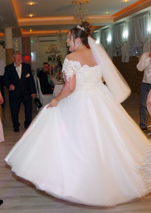 Suknia ślubna Plus Size