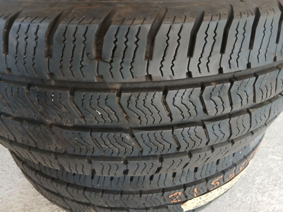 2 Pneus 215/65R15 C Barum seminovos
