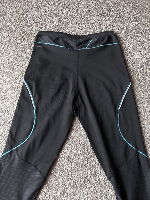 Leggings azuis e pretas