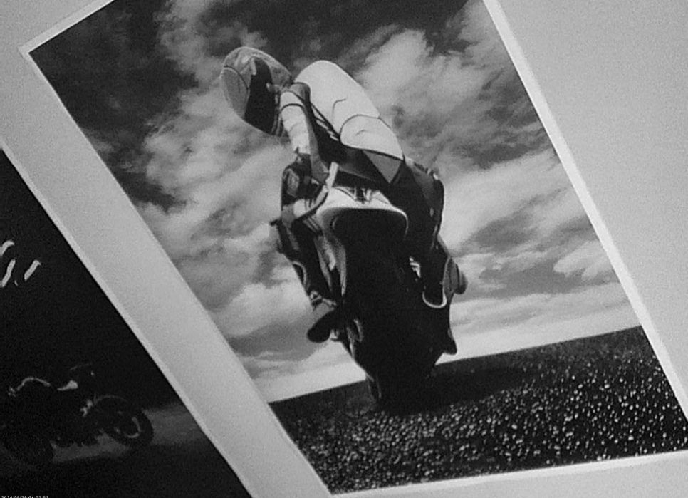 Czarny aparat cyfrowy