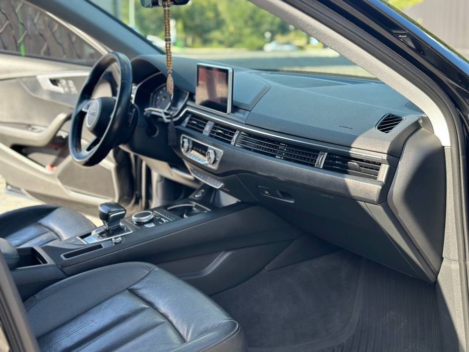 Продам Audi A4 Premium 2016