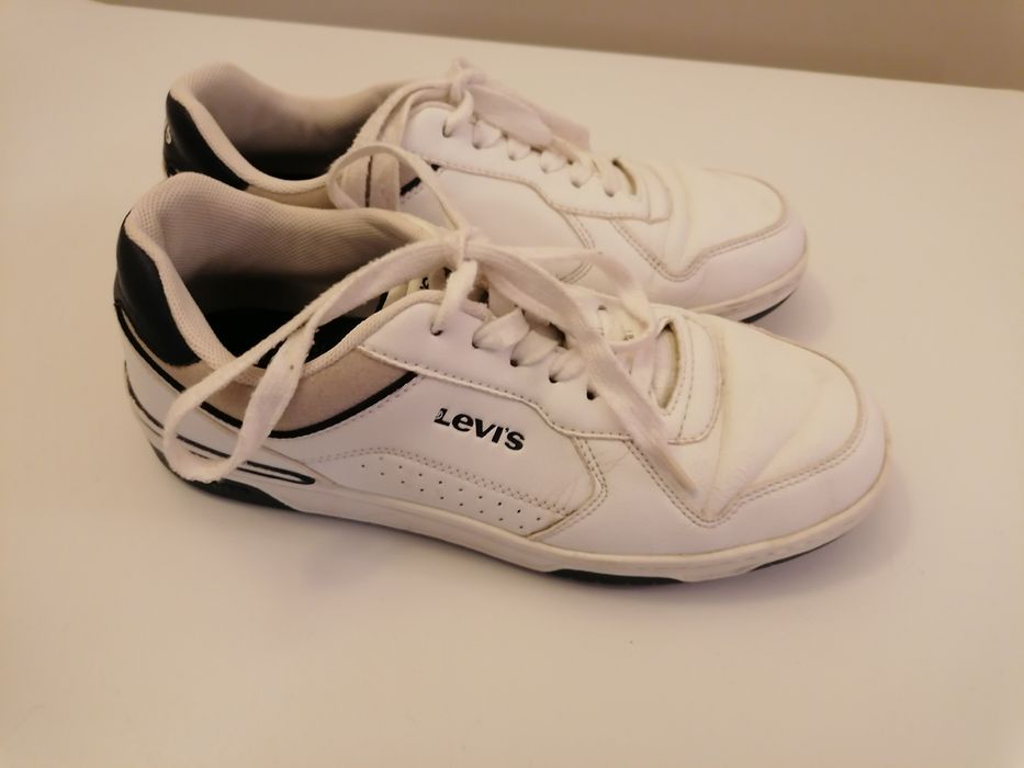 Sapatilhas  marca Levi`s  Tam.  38