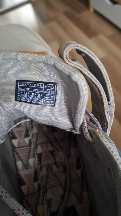 Skórzane buty Teva rozm. 40