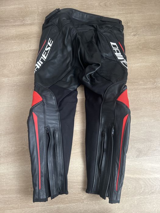 DAINESE DELTA 3 calças de couro - 52