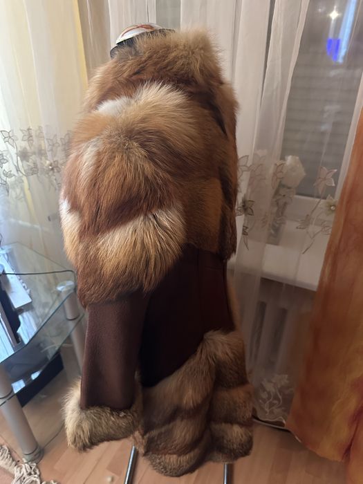 Bardzo ładny płaszczyk / kurtka skórzany obszyty futrem z lisa Polecam