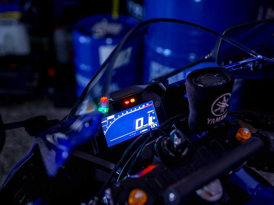 Yamaha R7 de 2024 em estado Irrepreensível. Linha Leo Vince. Extras
