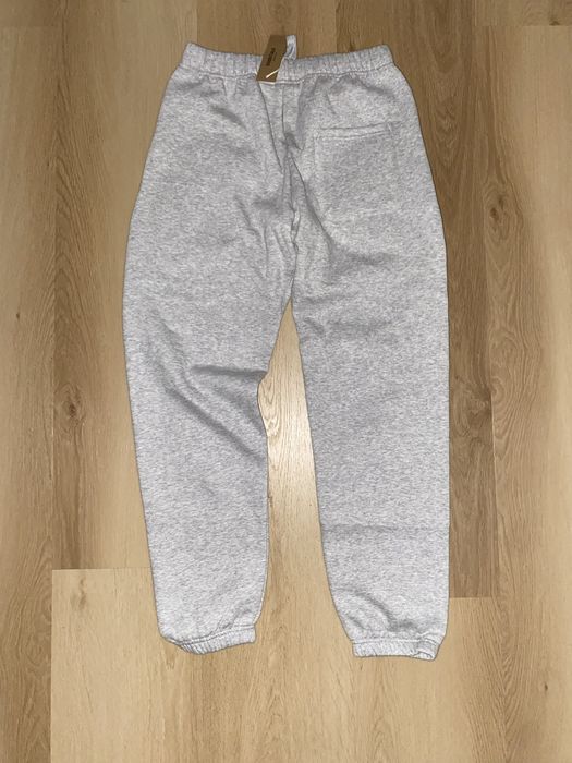 Szary dres essentials