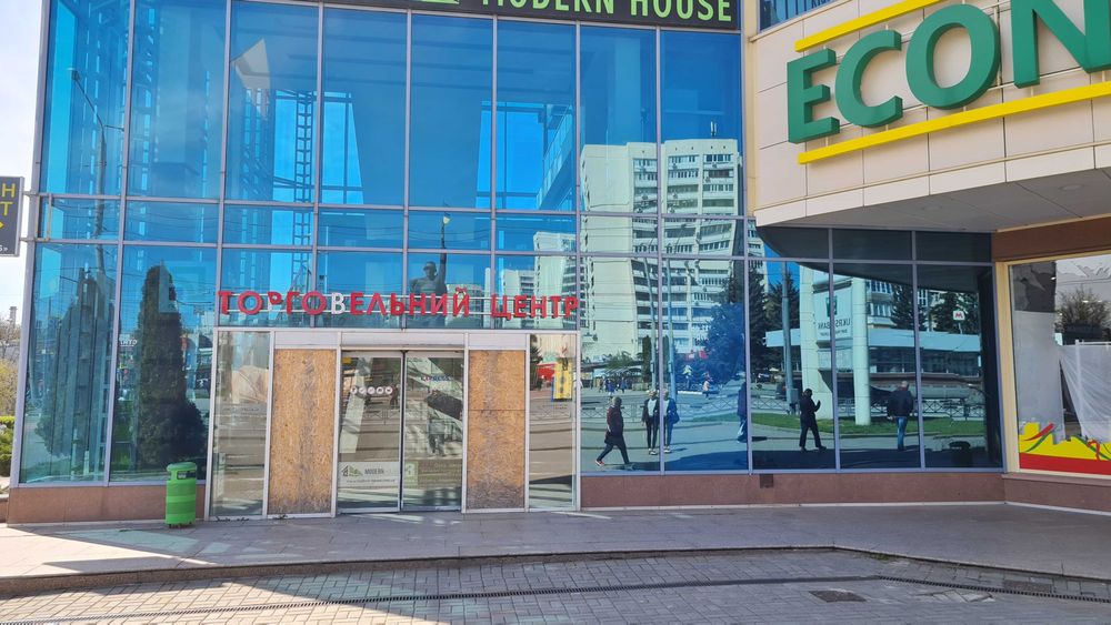 Аренда 300 м2 под торговый зал в ТЦ "ЭКСПРЕСС" на 2 этаже, метро "23 августа"