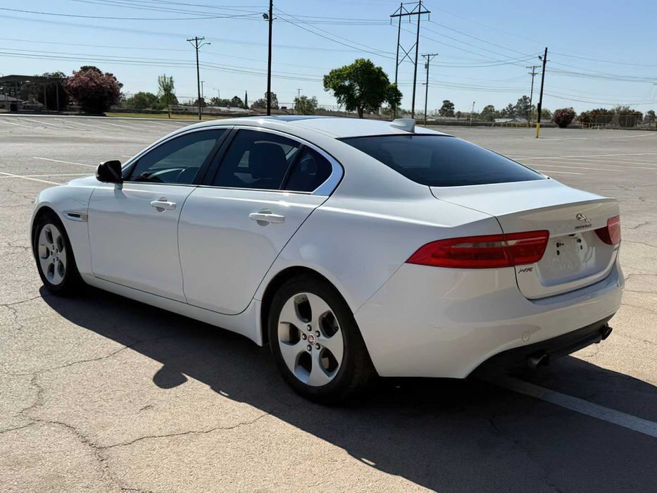 Jaguar XE 25t      2018