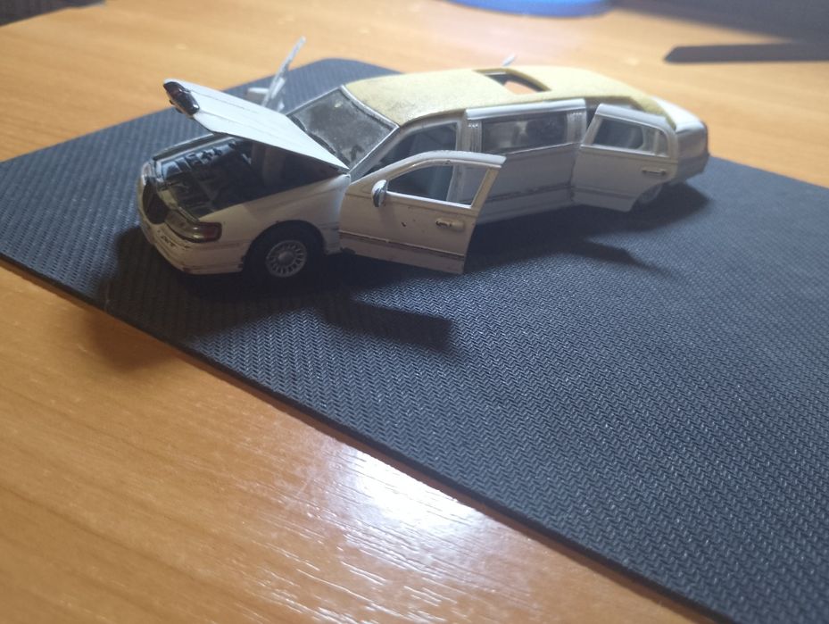 Лимузин модель 1:38 "Lincoln Town Car".