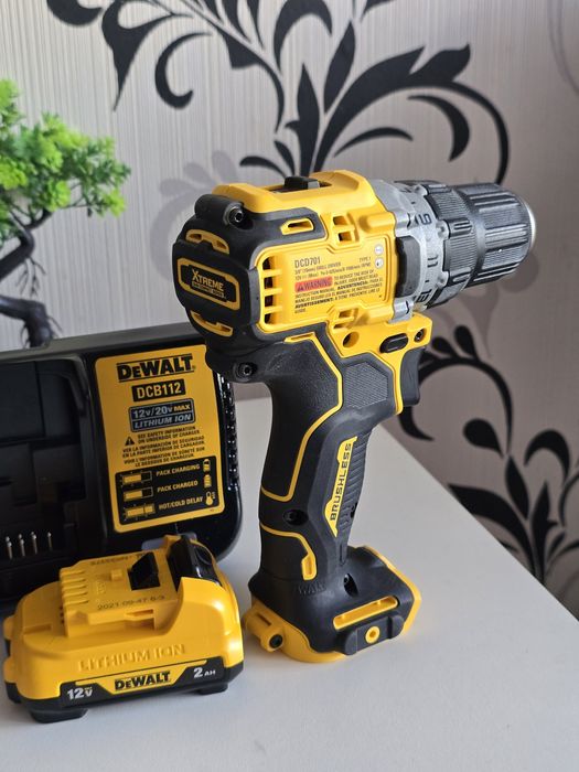 Безщітковий акумуляторний дриль / шуруповерт 12V DeWALT DCD701 USA 2Ah