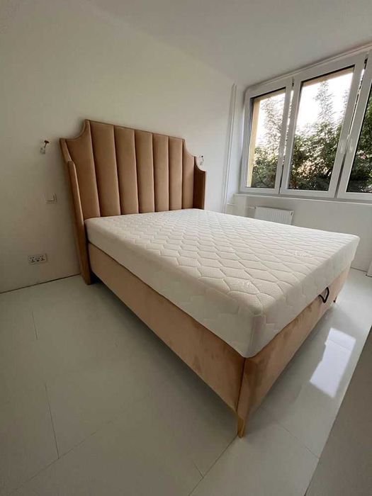 Sypialnia łoże ozdobne pinezki gwoździe łóżko glamour king panele