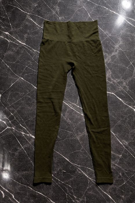 Legginsy sportowe w prążki. Rozmiar S