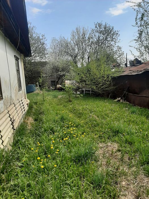 Продам частину будинку  з окремим  двором біля лісу