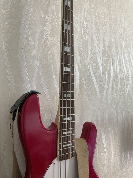Бас гитара Stingray bass