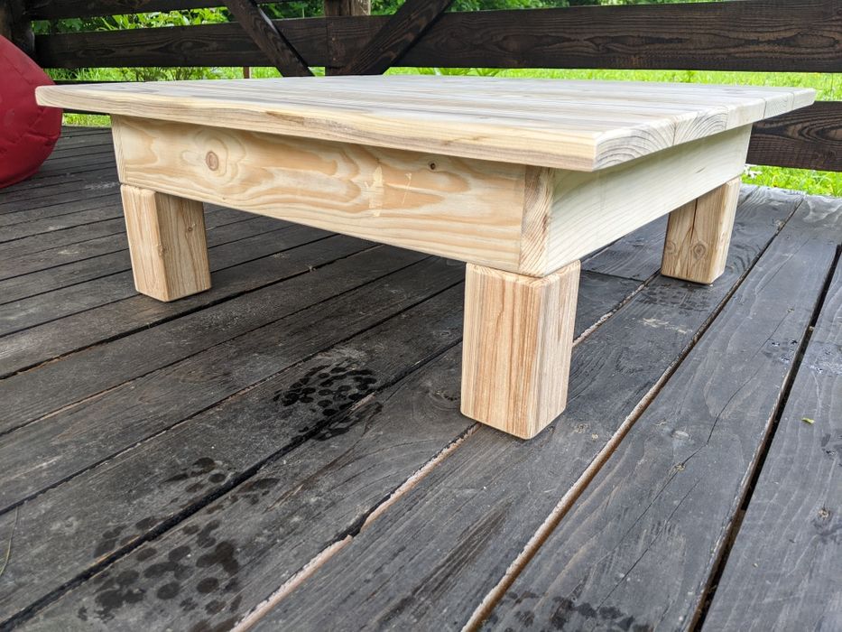 Столик з дерева, кавовий столик.