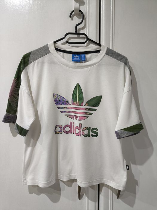 Biały T-shirt adidas S/XS