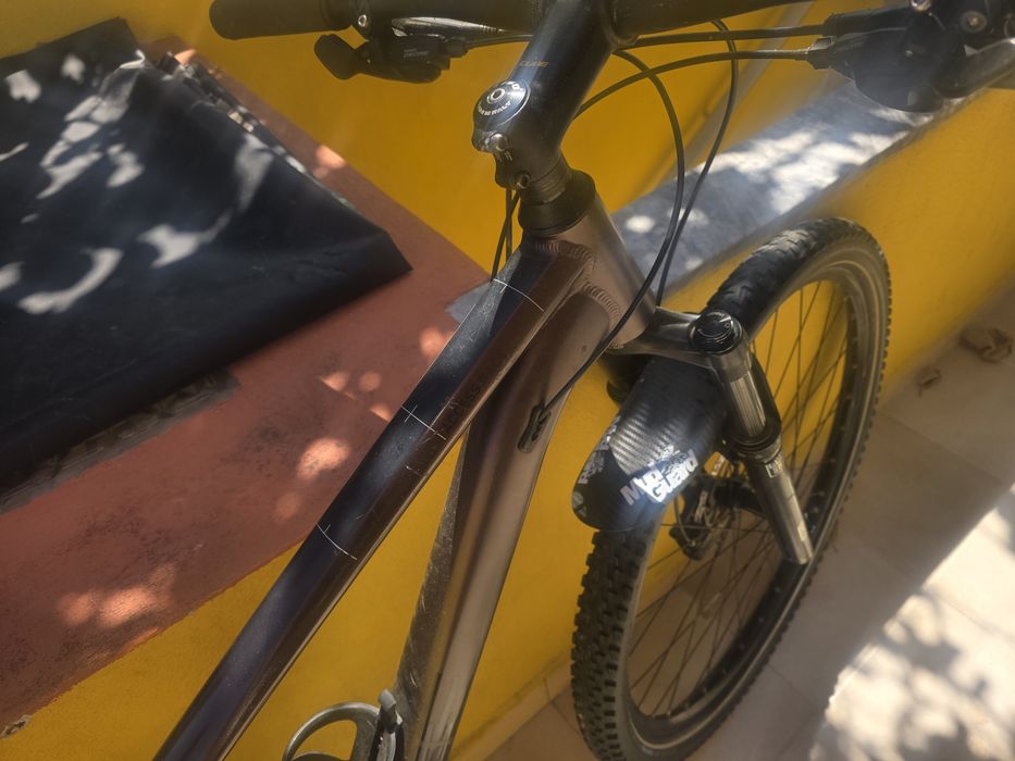 Bicicleta BTT Cube Access Race 29" (Transmissão 2x11 e Suspensão RockShox)
