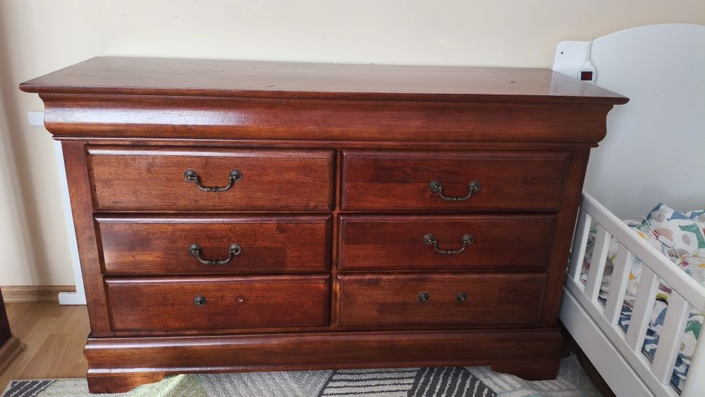 Zestaw mebli drewnianych