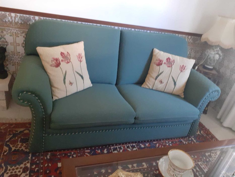 Sofa   de  dois  Lugares